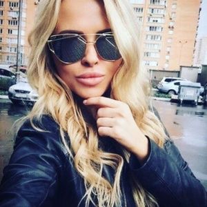 Gentle Monster Iconic Lovepunch Sunglasses - Gold